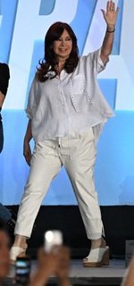 Cristina Fernández de Kirchner feet photo 4