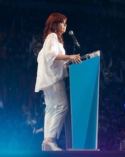 Cristina Fernández de Kirchner feet photo 5