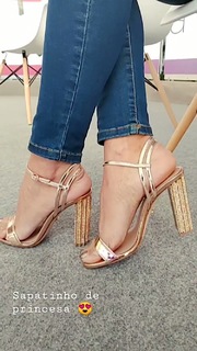 Cristina Ferreira feet photo thumbnail