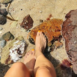 Cristina Ferreira feet photo thumbnail