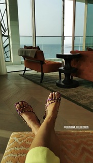 Cristina Ferreira feet photo thumbnail