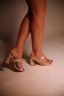 Cristina Ferreira feet photo thumbnail