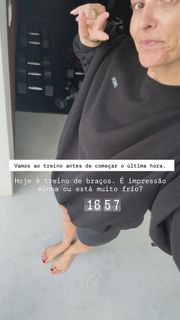 Cristina Ferreira feet photo 11