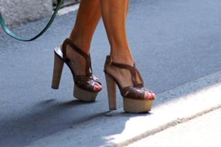 Cristina Parodi feet photo thumbnail