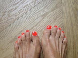 Cristina Parodi feet photo thumbnail