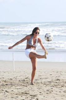 Cristina Parodi feet photo thumbnail