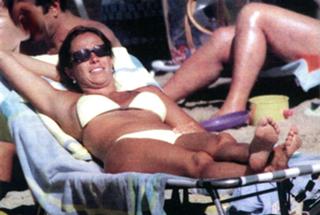 Cristina Parodi feet photo thumbnail