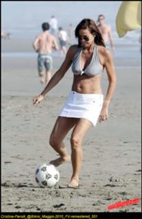 Cristina Parodi feet photo thumbnail