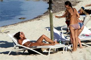 Cristina Parodi feet photo thumbnail