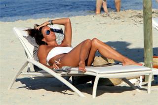 Cristina Parodi feet photo thumbnail