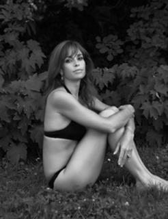 Cristina Parodi feet photo thumbnail