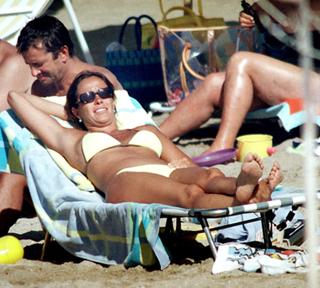 Cristina Parodi feet photo thumbnail