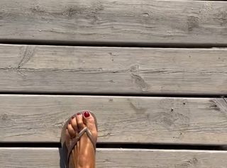 Cristina Parodi feet photo thumbnail