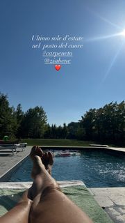 Cristina Parodi feet photo thumbnail