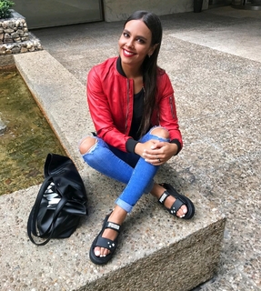 Cristina Pedroche feet photo thumbnail