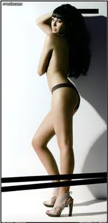 Cristina Pedroche feet photo thumbnail