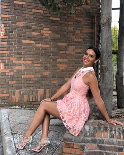 Cristina Pedroche feet photo thumbnail