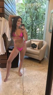 Cristina Pedroche feet photo thumbnail