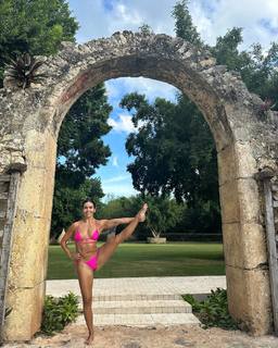 Cristina Pedroche feet photo thumbnail