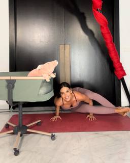 Cristina Pedroche feet photo thumbnail