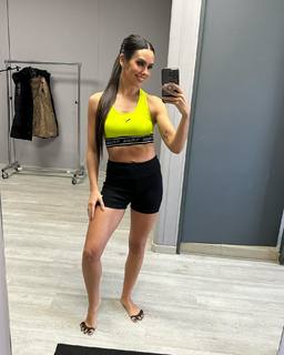Cristina Pedroche feet photo thumbnail