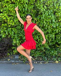 Cristina Pedroche feet photo thumbnail