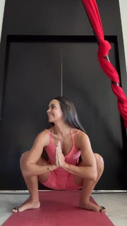 Cristina Pedroche feet photo thumbnail
