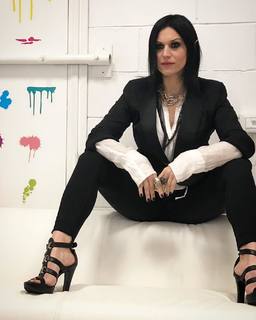 Cristina Scabbia feet photo thumbnail