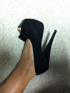 Cristina Scabbia feet photo thumbnail