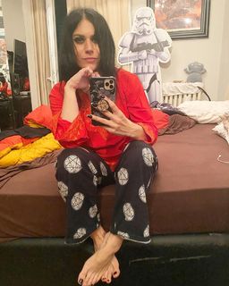 Cristina Scabbia feet photo thumbnail