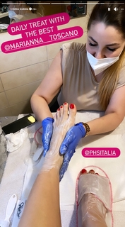 Cristina Scabbia feet photo thumbnail