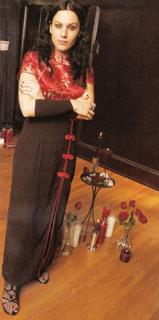 Cristina Scabbia feet photo thumbnail