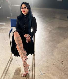 Cristina Scabbia feet photo thumbnail
