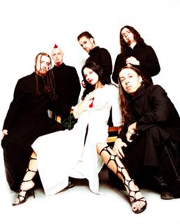 Cristina Scabbia feet photo thumbnail