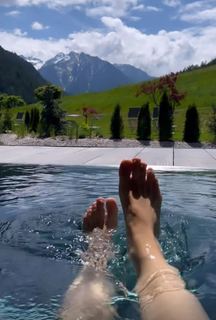 Cristina Scabbia feet photo thumbnail