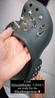 Cristina Scabbia feet photo thumbnail
