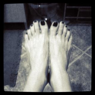 Cristina Scabbia feet photo thumbnail