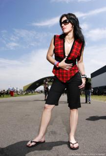 Cristina Scabbia feet photo thumbnail