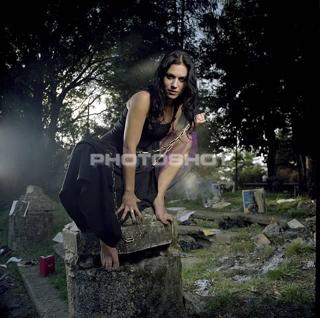 Cristina Scabbia feet photo thumbnail