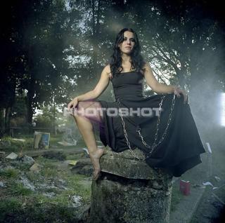 Cristina Scabbia feet photo thumbnail