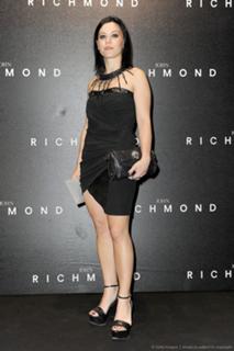 Cristina Scabbia feet photo thumbnail