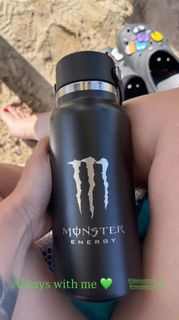 Cristina Scabbia feet photo thumbnail