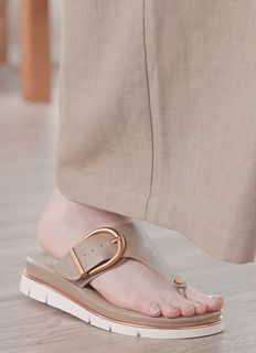 Crystal Fung feet photo 2