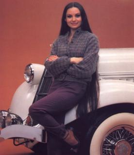 Crystal Gayle feet photo 1