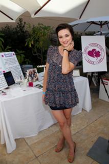 Crystal Reed feet photo thumbnail