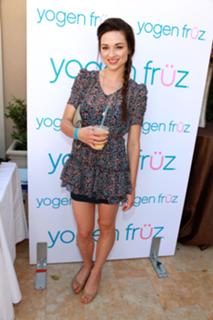 Crystal Reed feet photo thumbnail