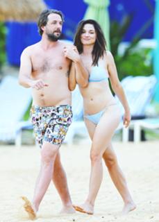 Crystal Reed feet photo thumbnail