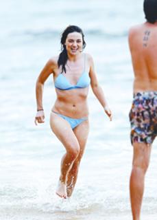 Crystal Reed feet photo thumbnail