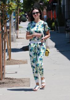 Crystal Reed feet photo thumbnail