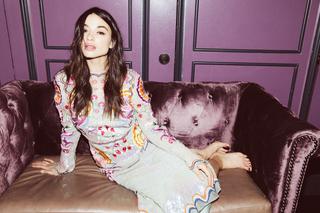Crystal Reed feet photo thumbnail